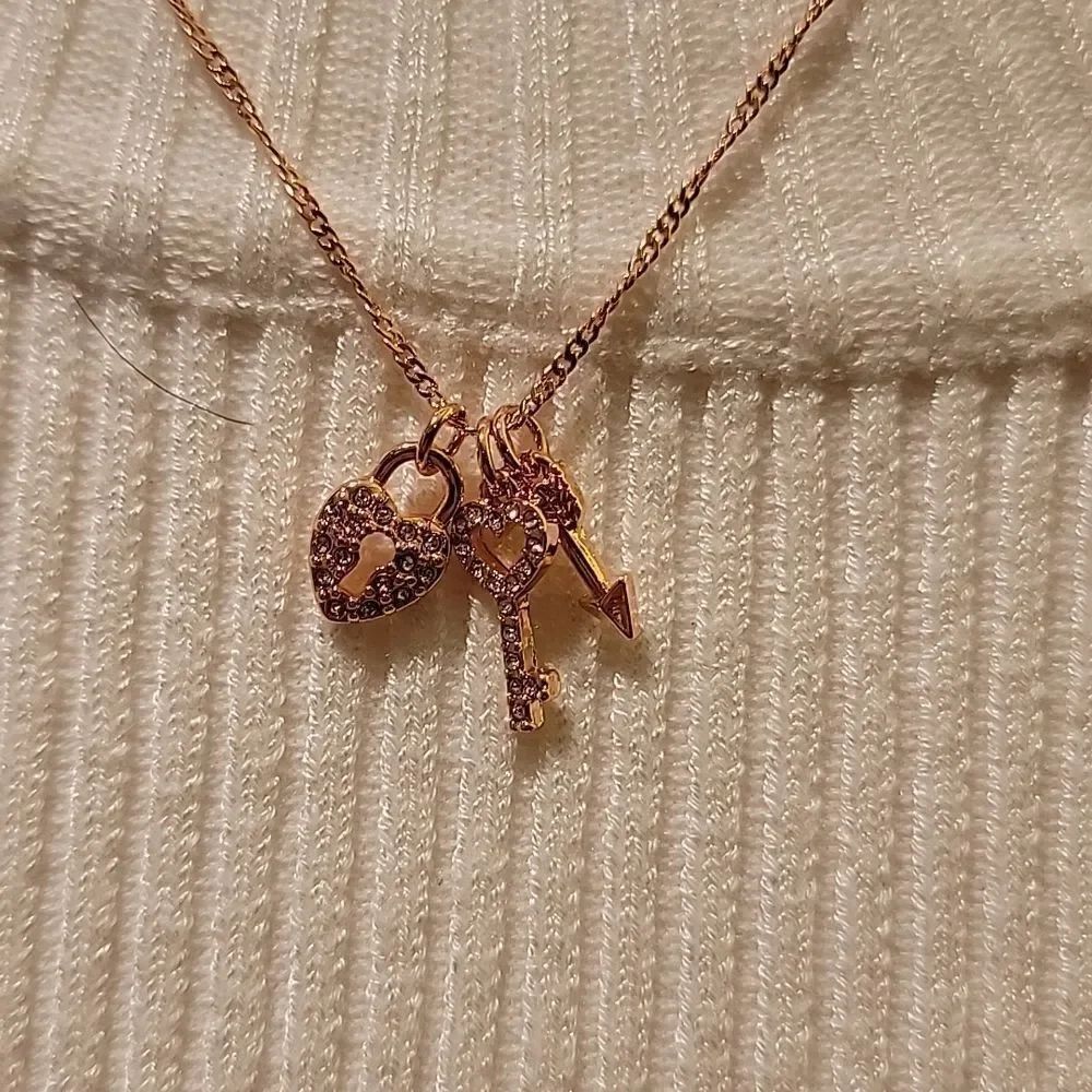 NWT GBG adjustable necklace 
